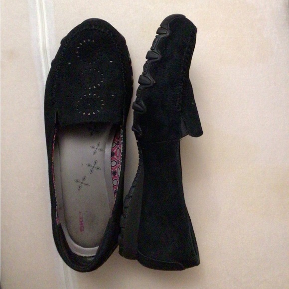 -Sketchers Black Leather loafers size 8, used in good condition, memory foam - Picture 3 of 4